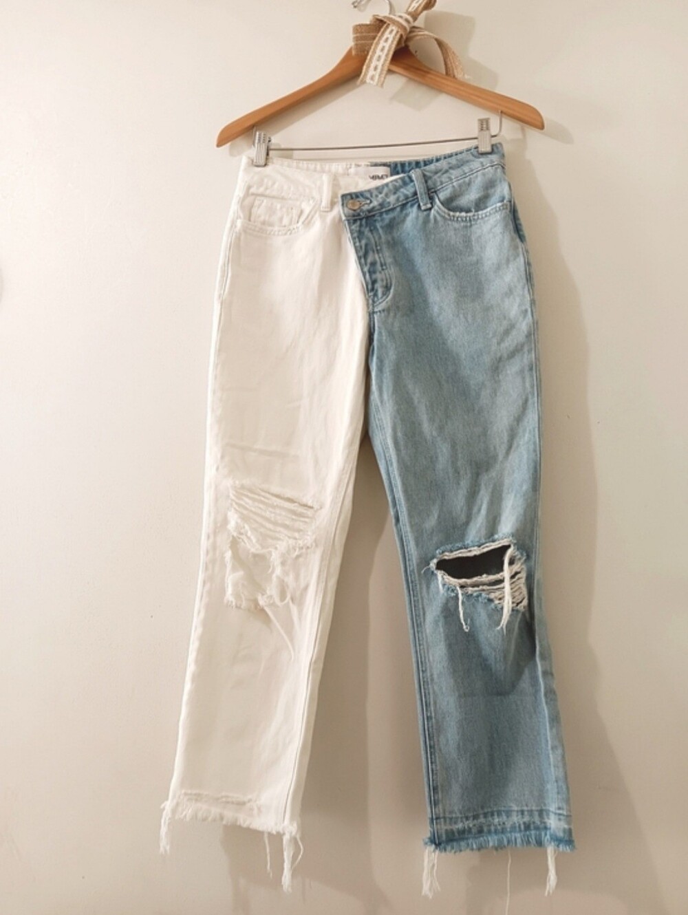 Vici Vervet 90s Two Tone Crossover High Waist Distressed Frayed Hem Jeans 25